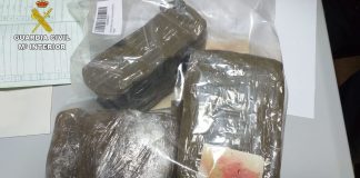Bolsas de hachís incautado en una redada policial.