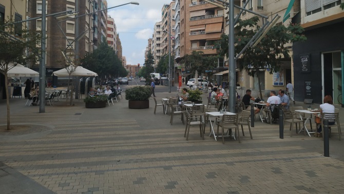Cafetería abierta este lunes en Lleida a pesar de la orden del Govern.
