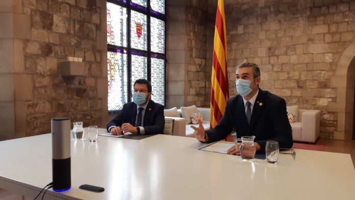 Un momento de la reunión de Aragonés y Solé con los 'embajadores'.