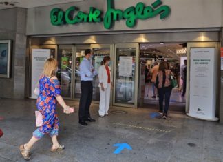 El Corte Inglés de Plaza Catalunya cierra las persianas por incidentes violentos de un grupo de manifestantes