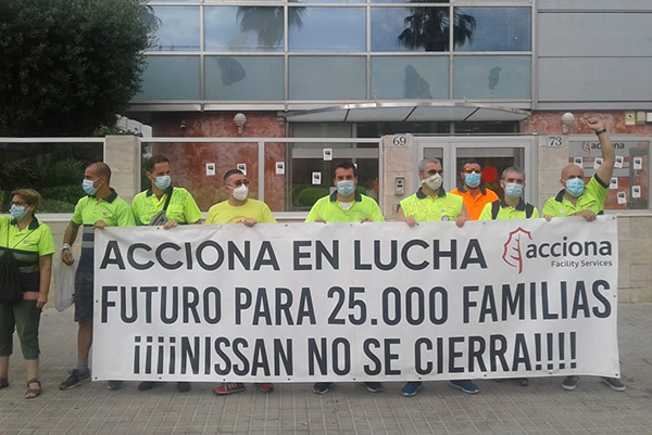 Trabajadores de Acciona subcontratados por Nissan protestan contra el cierre de la automovilística nipona, a mediados de este mes. Foto: Europa Press.