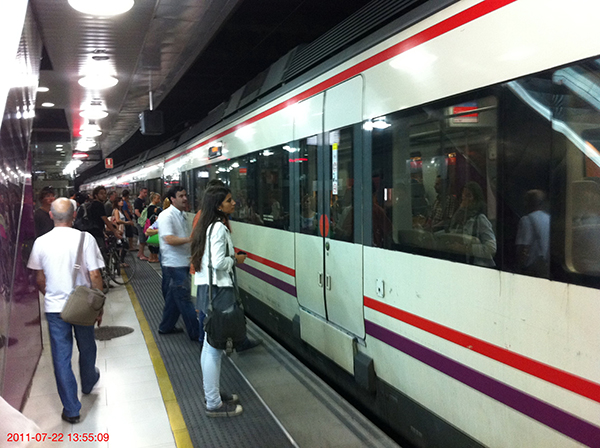 Vista de un tren de cercanías en plaza de Catalunya. Foto: Europa Press.