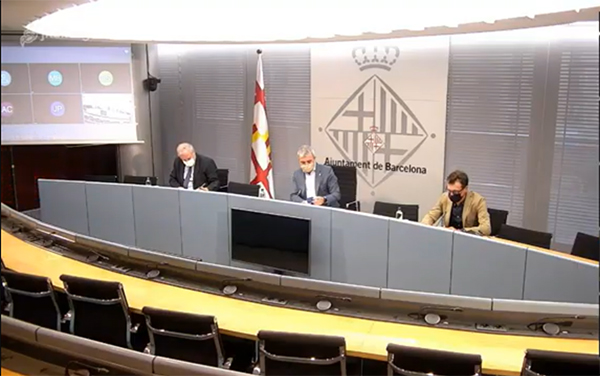 Vista de la rueda de prensa celebrada en la sala Lluís Companys, del Ayuntamiento de Barcelona.