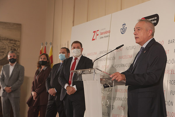 Pere Navarro, delegado del Estado en el Consorci, durante la firma del protocolo. Foto: el Consorci