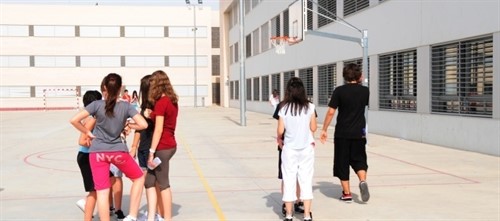 Cataluña se divide ante la amenaza del Ministerio de Educación