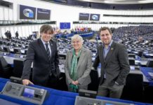 Carles Puigdemont, Clara Ponsatí y Toni Comín en el Parlamento europeo (Europa Press).