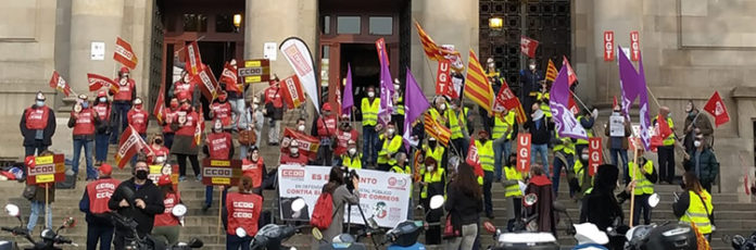 Concentración de hoy ante la oficina central de Correos. Foto: CCOO.