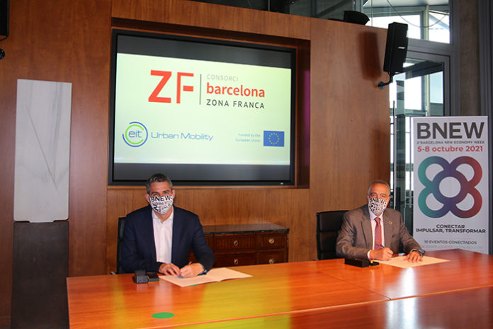 Daniel Serra, director del Innovation Hub Sur junto a Pere Navarro, delegado del Estado en el Consorci de la Zona Franca. Foto: el Consorci.