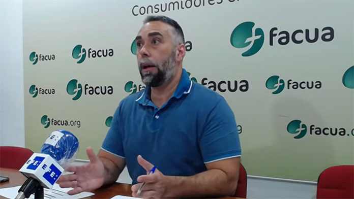 Rubén Sánchez, secretario general de FACUA, durante la presentación de hoy.