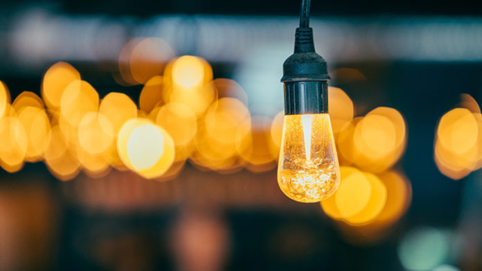 Ciudadanos y empresas, sobre todo pymes, se beneficiarán del abaratamiento de la factura eléctrica, según PIMEC. Foto: Pixabay.
