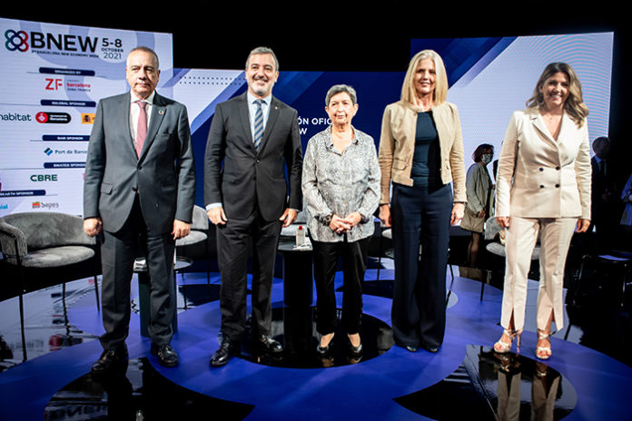 Pere Navarro y Blanca Sorigué del Consorci, junto a autoridades como Jaume Collboni, Teresa Cunillera y Maria Matilde Villarroya. Foto: el Consorci.