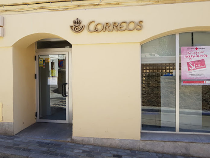 Entrada de la oficina de Correos en la calle Anselm Clavé de Alella. Foto: Correos.