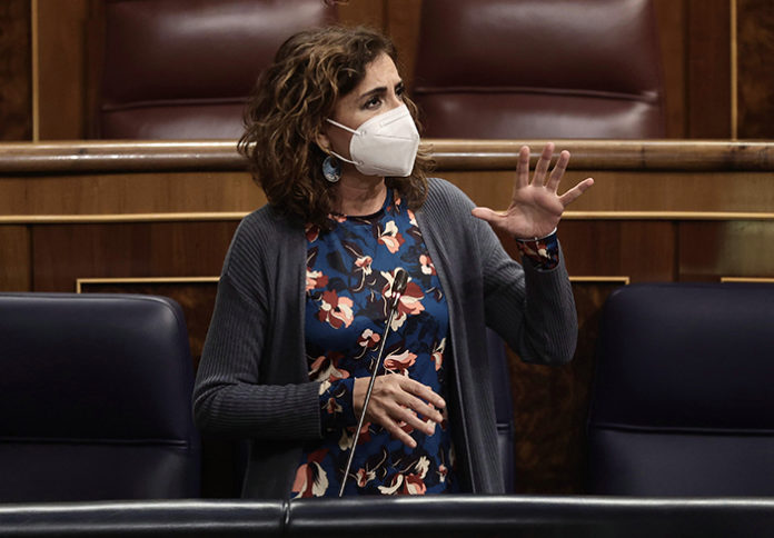 La ministra de Hacienda, María Jesús Montero, interviene en una sesión de control en el Congreso de los Diputados, el pasado día 10. Foto: Europa Press.