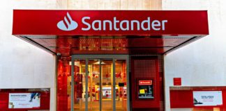 Fachada de una sucursal del Banco Santander.