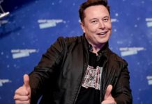 Elon Musk dice que en 20 años no será necesario ahorrar ni trabajar y su IA le lleva la contraria Elon Musk, multimillonario y propietario de la red social X, posando con los dedos pulgares hacia arriba.