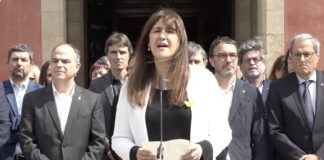 Laura Borràs a las puertas del Parlament tras conocer la sentencia del TSJC que la condena a cuatro años de prisión por delitos de corrupción.