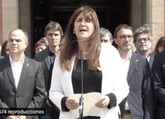 Laura Borràs a las puertas del Parlament tras conocer la sentencia del TSJC que la condena a cuatro años de prisión por delitos de corrupción.