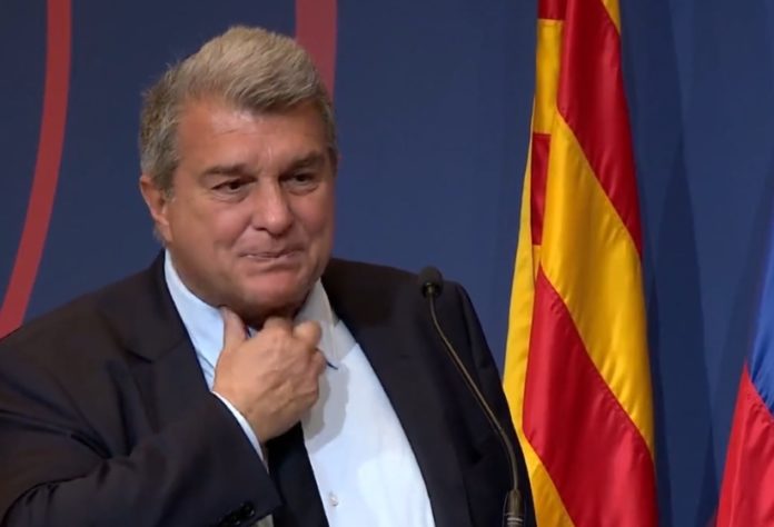 Laporta asegura que la competición está “adulterada” y los aficionados responden con contundencia