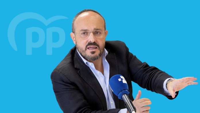 El líder del PP en Cataluña Alejandro Fernandez hablando en un acto del partido.