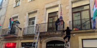 Fachada del hotel Cortes, en Barcelona, que fue vandalizado por propalestinos el año pasado.