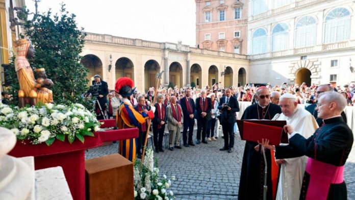 El papa Francisco bendijo la Moreneta de Girona el pasado 7 de octubre en castellano.