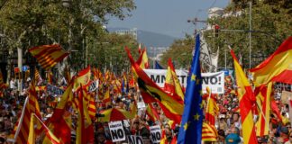 Manifestación contra la amnistía y la independencia convocada por SCC en Barcelona.