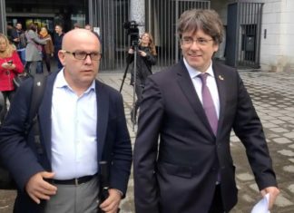 Gonzalo Boye sostiene que los casos que cercan al PSOE «no son lawfare» y apunta a una presunta trama para influir en investigaciones judiciales El abogado de Puigdemont echa de menos un Gobierno del PP