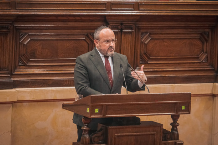 Alejandro Fernández, presidente del PP Catalán, vierte sonadas críticas contra su propio partido