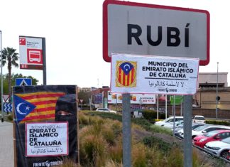 Carteles del Frente Obrero contra la supuesta islamización de Cataluña.
