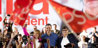 El presidente Sánchez junto a Salvador Illa durante la campaña electoral de las elecciones del 12 de mayo de 2024.