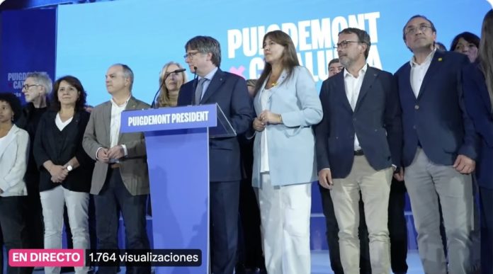 Carles Puigdemont rodeado de los pesos pesados de Junts en mayo