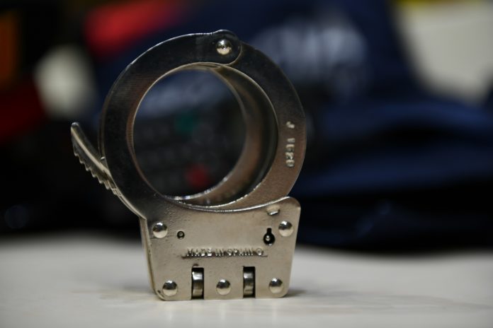 Esposas de detención de los Mossos.