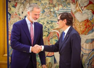 El rey Felipe VI recibe al presidente de Cataluña, Salvador Illa, en La Zarzuela