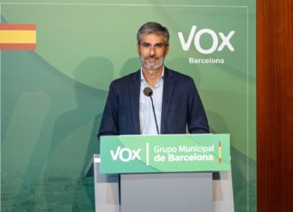 Collboni desaloja un asentamiento en La Sagrera a petición de Vox