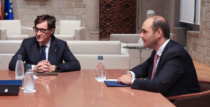Opositores denuncian bloqueo injustificado de la Generalitat en la convocatoria 824