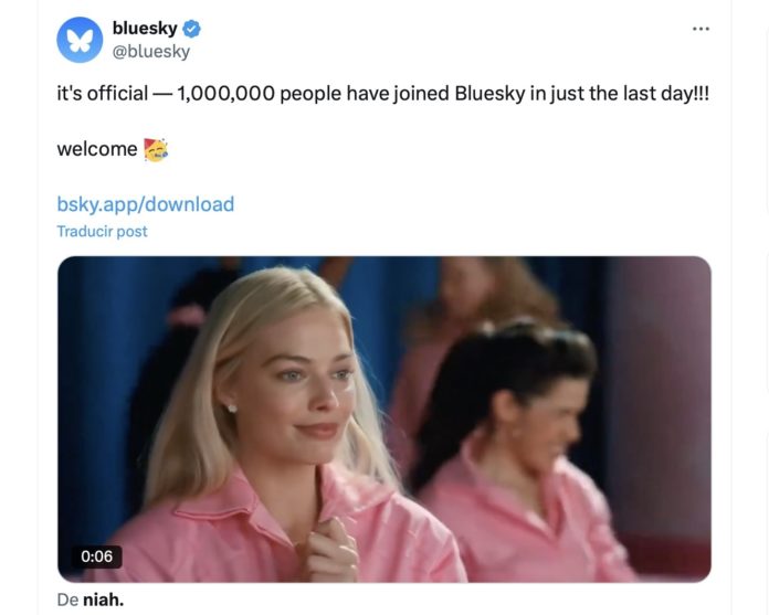 Mensaje publicado en X por la plataforma Bluesky anunciando que ha ganado un millón de seguidores en un día.