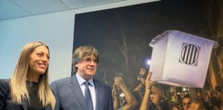 La diputada de Junts Miriam Nogueras junto al presidente del partido y fugado de la Justicia, Carles Puigdemont.
