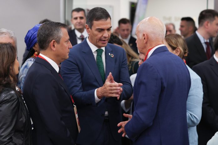Indignación en redes: Pedro Sánchez regularizará a 25.000 inmigrantes irregulares 