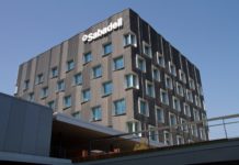 Sabadell vende TSB al Santander y contraataca la OPA del BBVA
