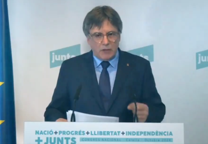 El expresidente y prófugo de la Justicia Carles Puigdemont en el último congreso de Junts.