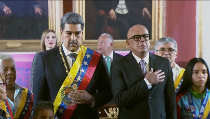 Nicolás Maduro en el momento de tomar posesión de la presidencia de Venezuela.