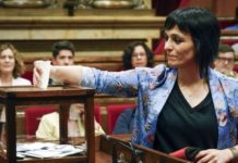 Sílvia Orriols en el Parlament de Cataluña.