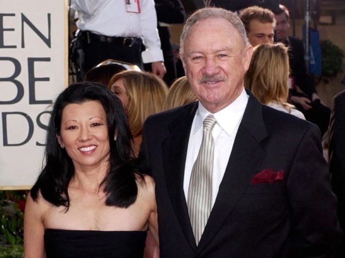 Gene Hackman junto a su esposa, Betsy Arakawa.