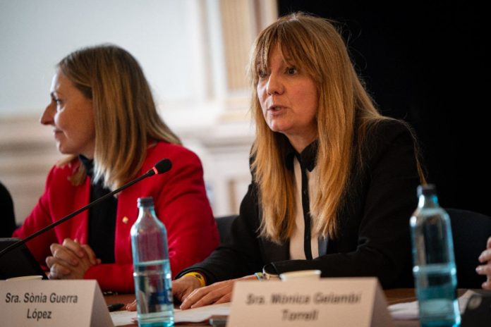 La presidenta del ICD, Sònia Guerra (izq.) y la consellera de Igualdad y Feminismo, Eva Menor.