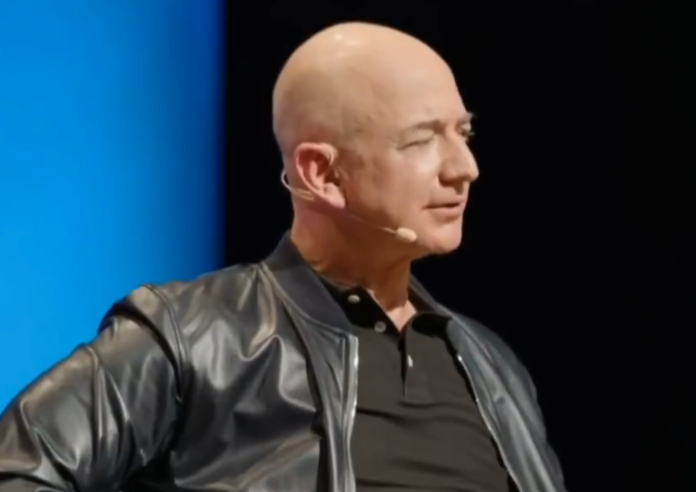 Jeff Bezos redefine la línea editorial del Washington Post generando reacciones dispares
