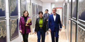 De izquierda a derecha, la consellera Silvia Paneque; la ministra de Vivienda, Isabel Rodríguez, y el alcalde de Barcelona, Jaume Collboni.
