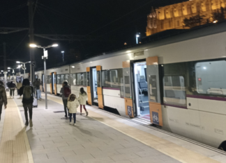 Vista de un tren de Rodalies en Manresa.