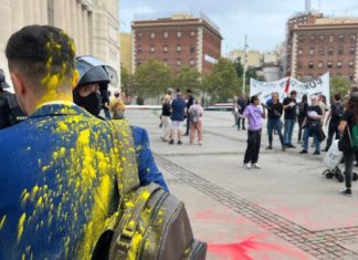 Participantes en The District fueron atacados con pintura por manifestantes en su edición de 2023.