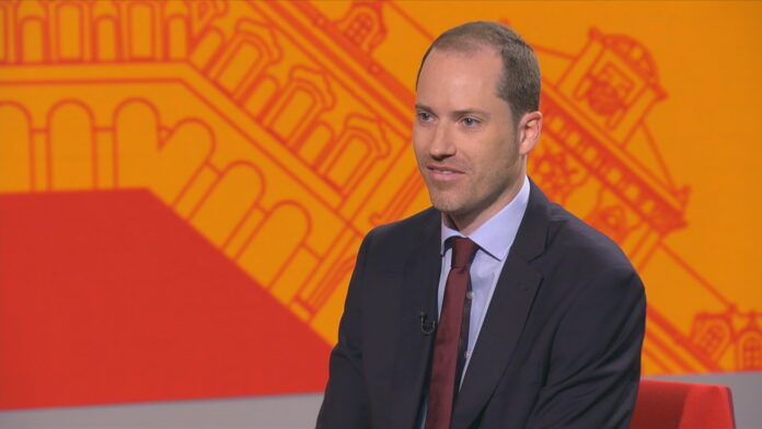 El portavoz del PP en el Parlament, Juan Fernández, en una entrevista con RTVE Catalunya.