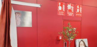 Acceso interior del penal de Mas d'Enric, donde han homenajeado a la cocinera Nuria López, asesinada por un recluso en marzo de 2024.
